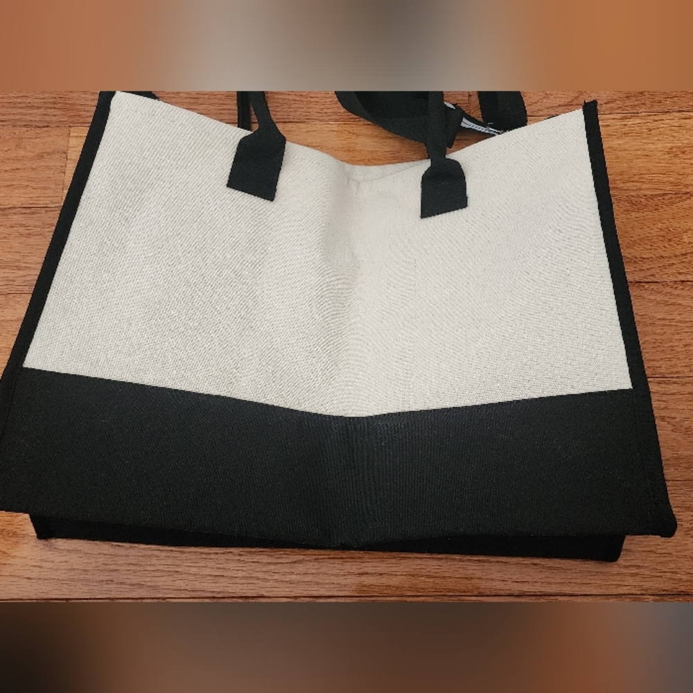 Stylish Black and White Tote Bag - Picture 5 of 8